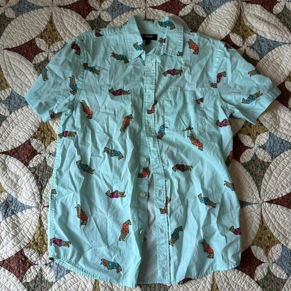 Urban Pipeline blue button up short sleeve shirt w unique bear print quirky